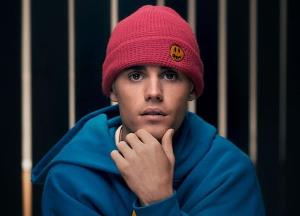 Justin Bieber Accepts Hockey Challenge From NHL Goalie Jordan