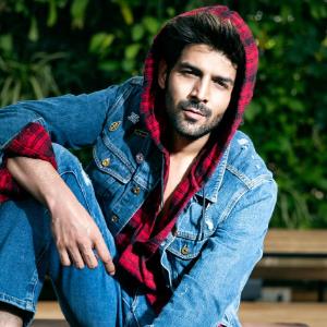 Kartik Aaryan Romances National Crush Of India - Glamsham