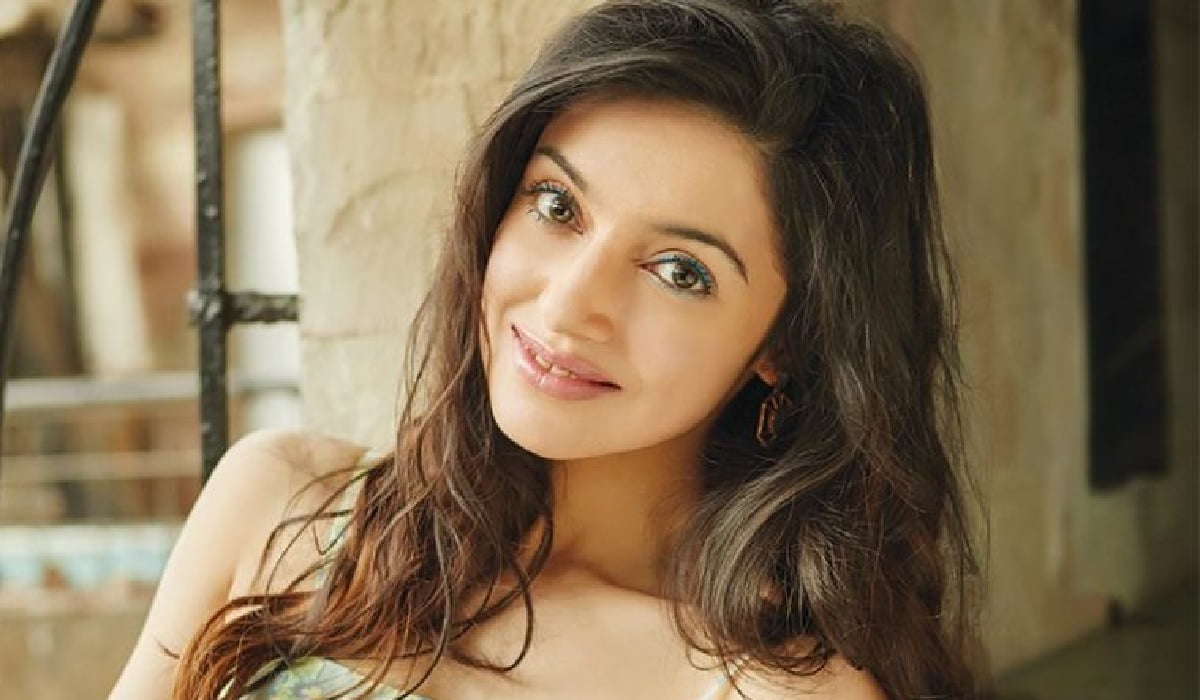 Divya Khosla Kumar accuses Sonu Nigam of 'selling lies' - Glamsham