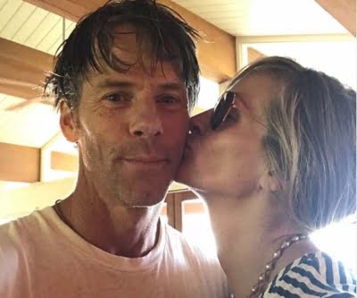 Julia Roberts, Danny Moder mark 18 years as married couple photo pic