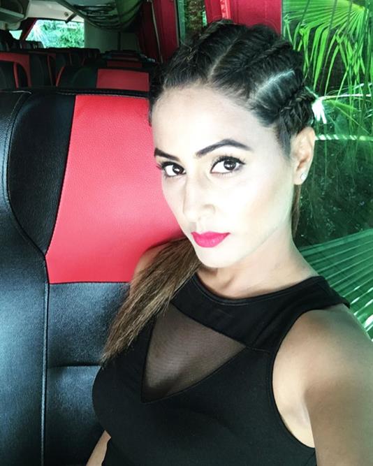 Hina Khan is seen sporting a sporty side of her. A funky hairstyle that suits her gym look.
