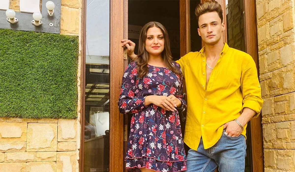 Asim Riaz is all hearts for Himanshi Khurana’s Nazraan song