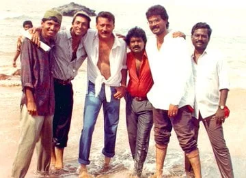 jackie shroff with madhur bhandarkar on the rangeela shoot