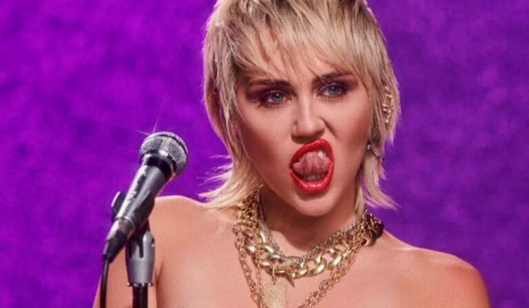Miley Cyrus Strips Off Teases Fans In Racy New Video 7481