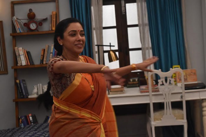 Anupamaa takes charge of her life, decides to take dance classes
