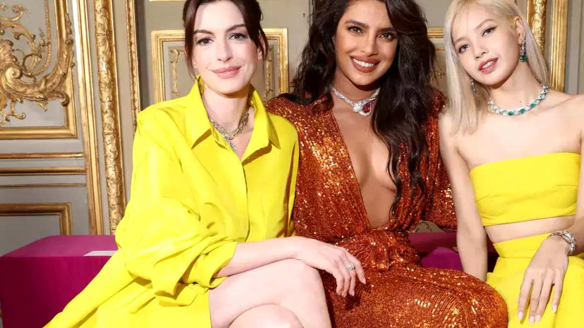 Priyanka Chopra Shares A Lovely Selfie With Anne Hathaway And BLACKPINK