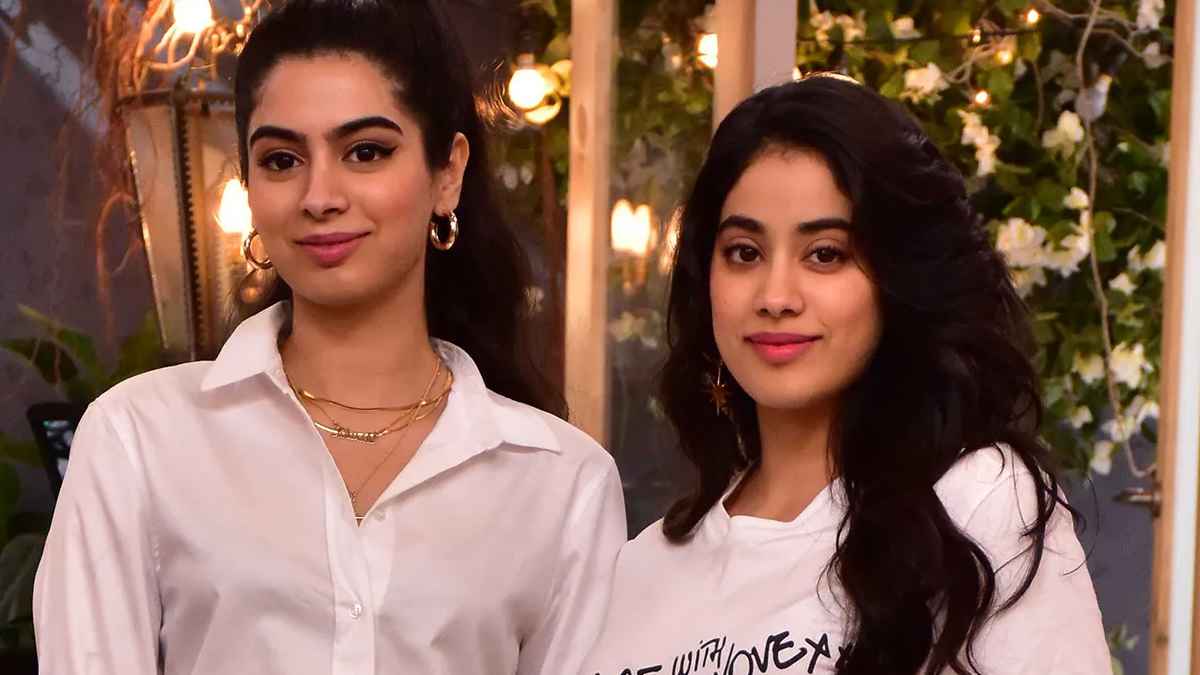 Janhvi Kapoor Reminisces Playing 'teacher-teacher' With Sister Khushi