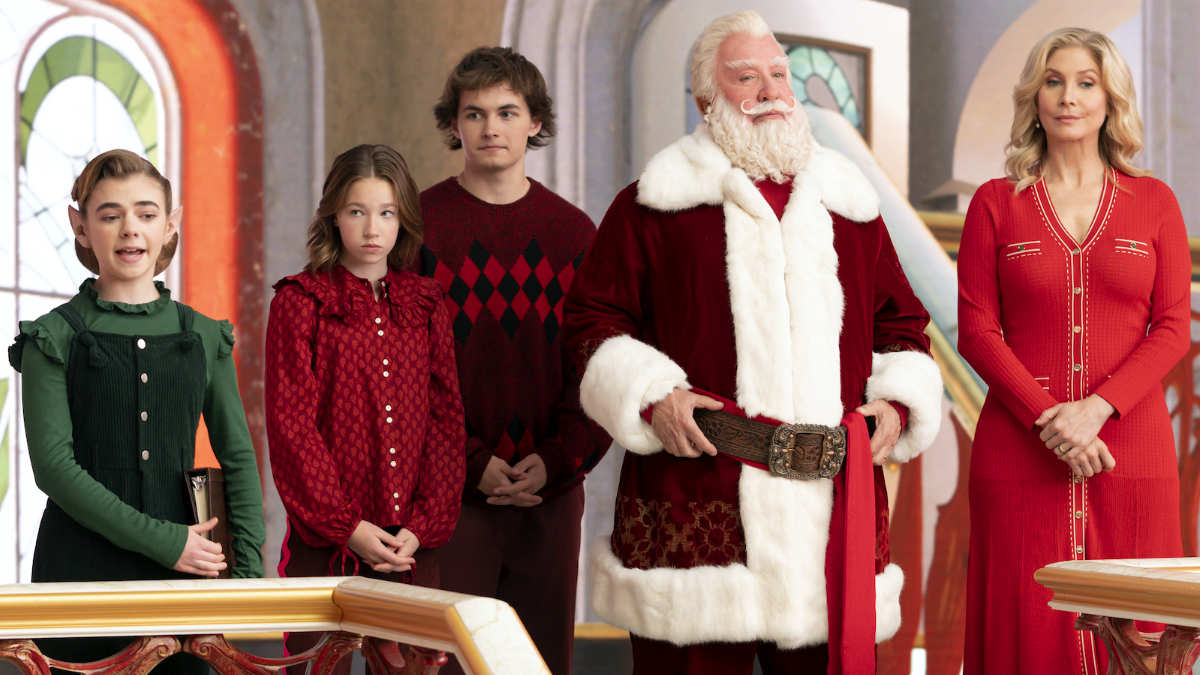 disney-hotstar-debuts-new-trailer-for-the-santa-clauses