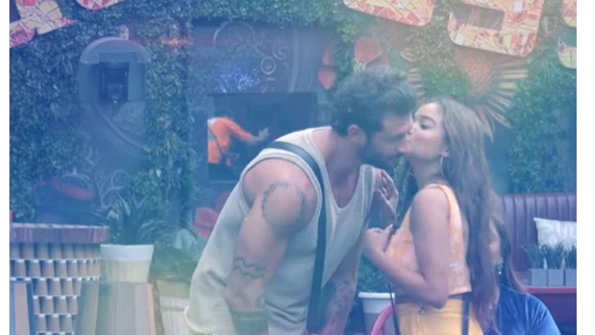 Bigg Boss Ott 2 Manisha Rani Kisses Jad Hadid On The Cheek