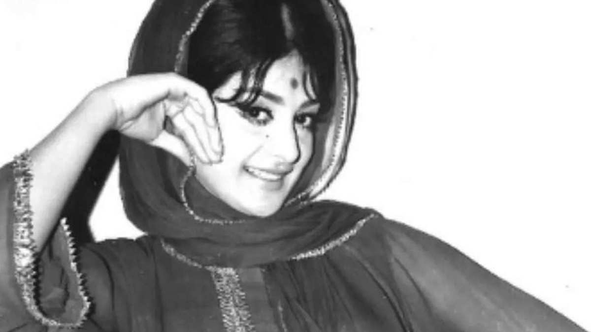 Fans Cheer Saira Banu As She Flaunts '22-inch Waistline' In Throwback Pic