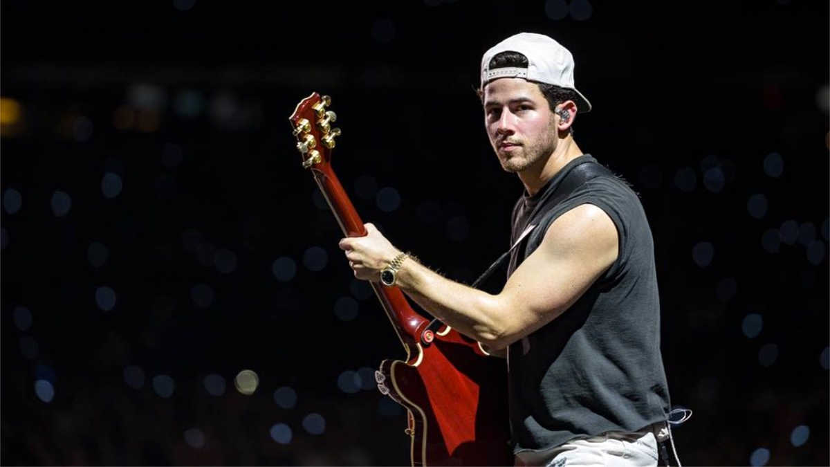 Nick Jonas Falls On Stage While Performing
