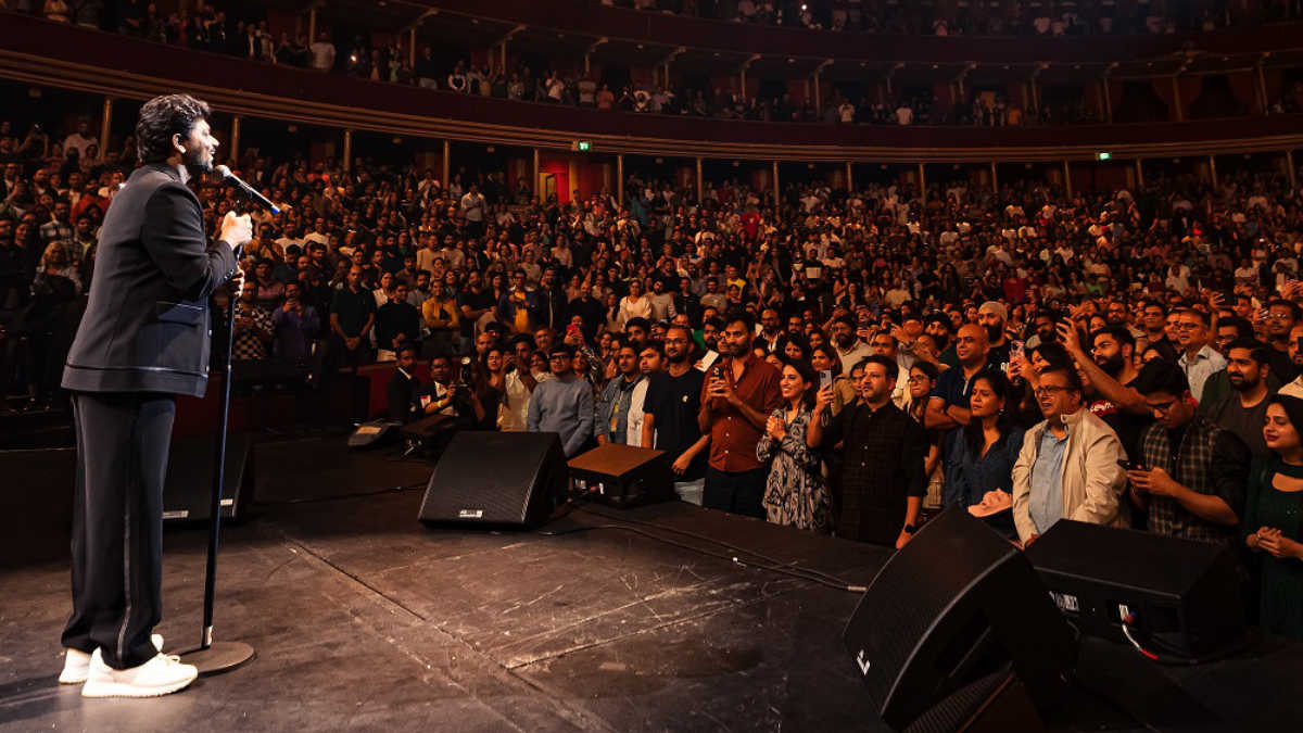 Zakir Khan Becomes First Asian Comedian To Perform At Royal Albert Hall ...