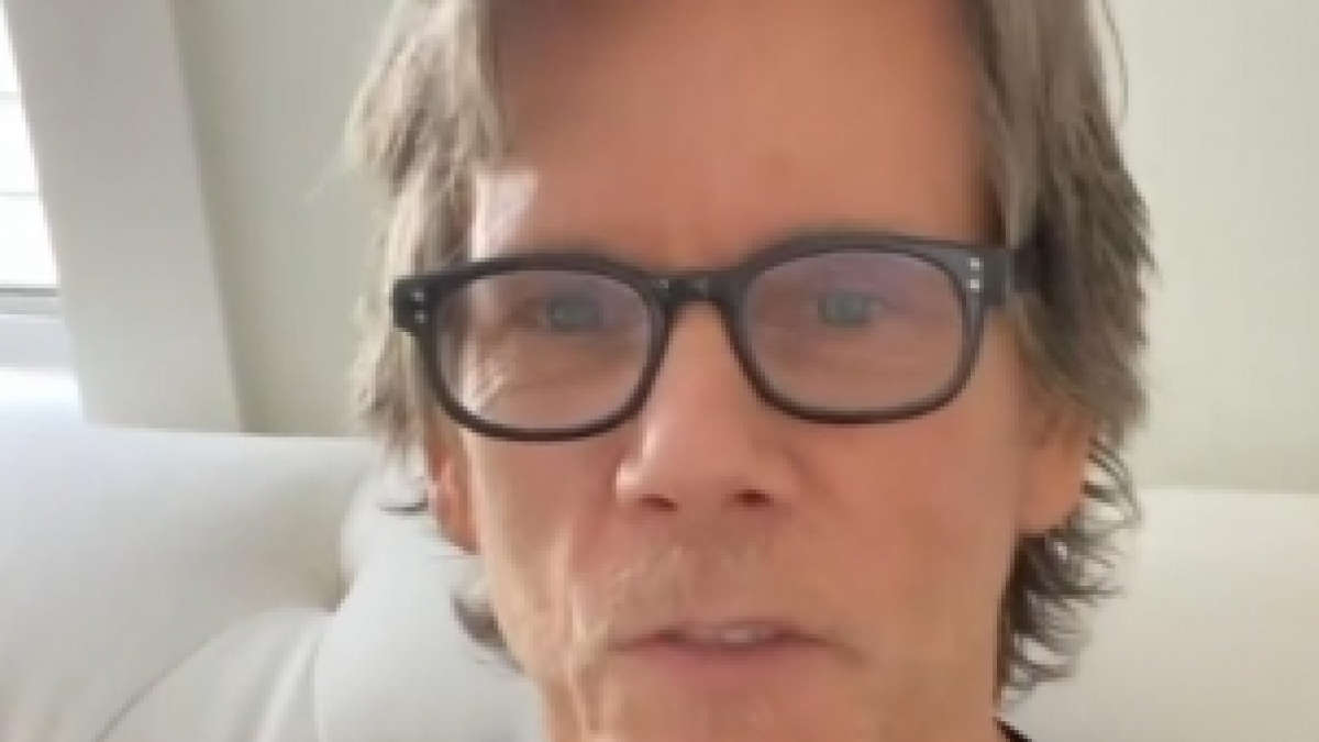 Kevin Bacon Recalls Living In 'flophouse' Apartment On 150 Month(02)