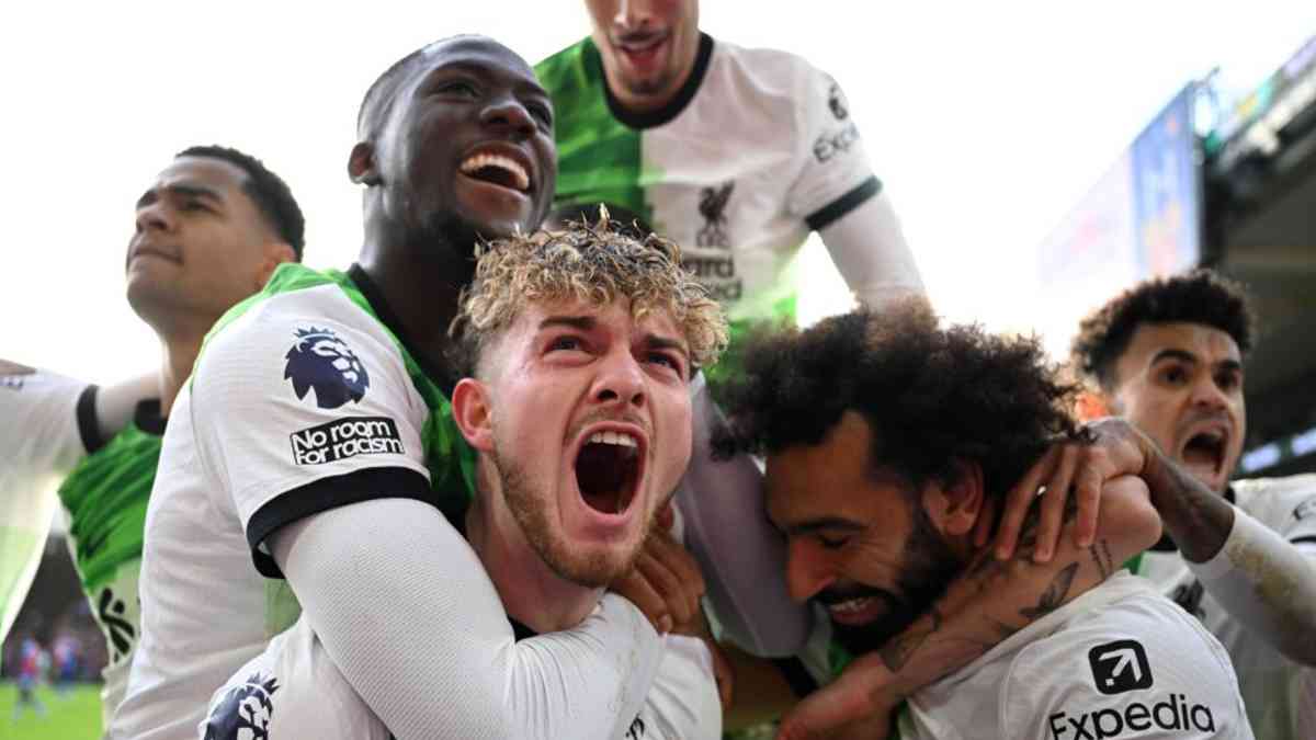 premier-league-late-goals-from-salah-and-harvey-elliott-send-liverpool
