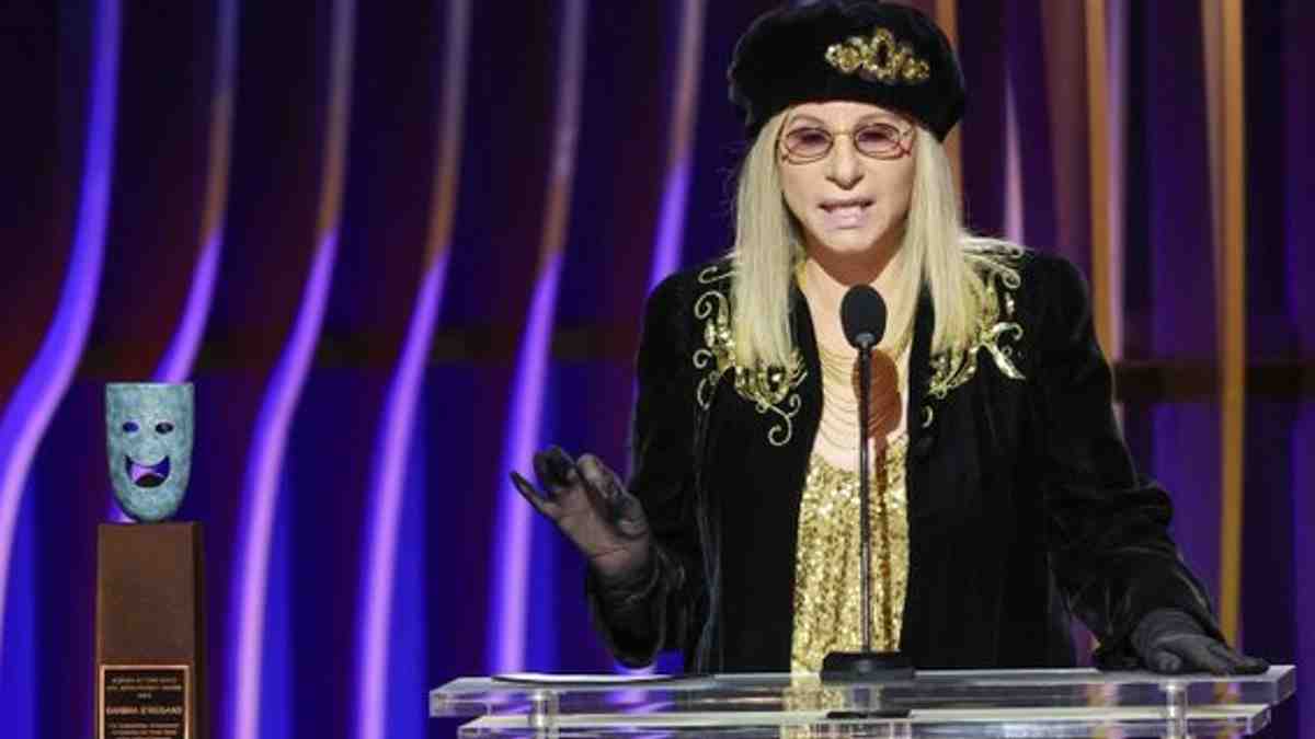 Barbra Streisand Gets SAG Lifetime Achievement Award & Standing Ovation ...