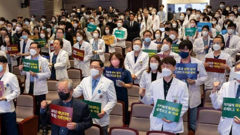 Fears Grow Over Medical Professors' Mass Resignations In South Korea 