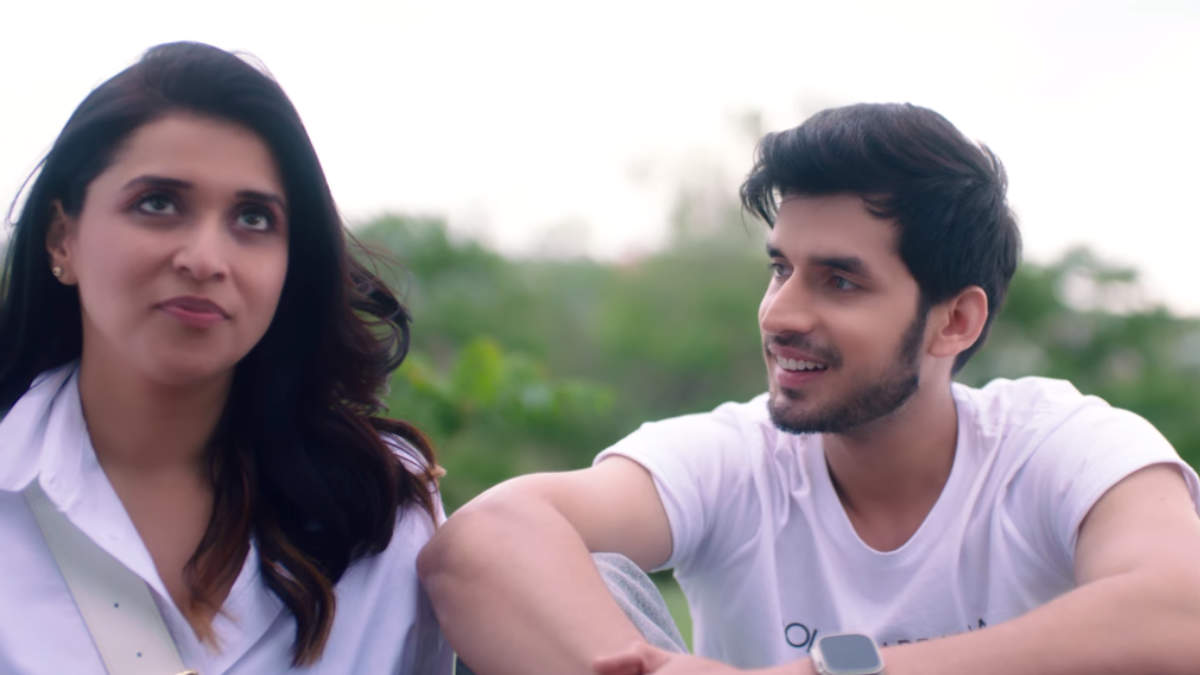 Dheere Dheere Out Now: Mannara Chopra and Paras Kalnawat fall in love at first sight
