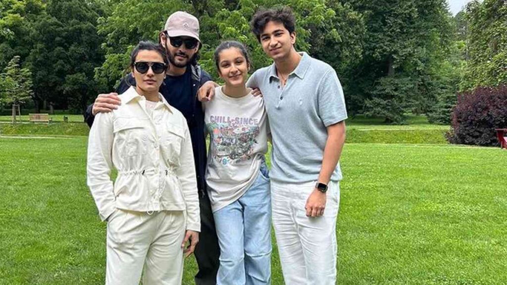 Mahesh Babu shares heartwarming family pic with his wife Namrata ...