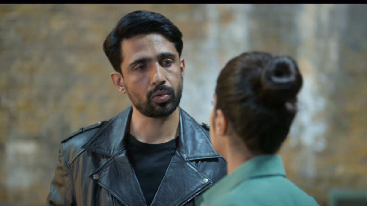 Ulajh Dialogues: Janhvi Kapoor, Gulshan Devaiah, Roshan Mathew'S Thriller Dialogues 4 yaar sochne ke paise nahi milte