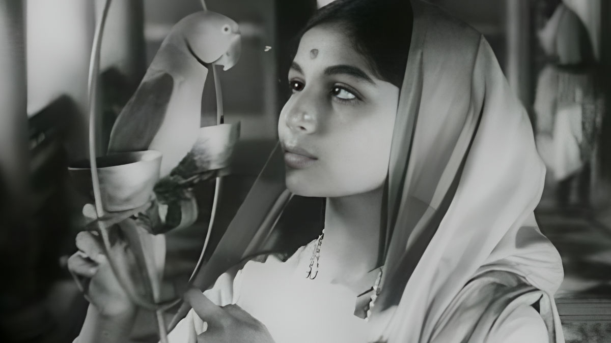 sharmila tagore in a still from devi (1960) /ottplay