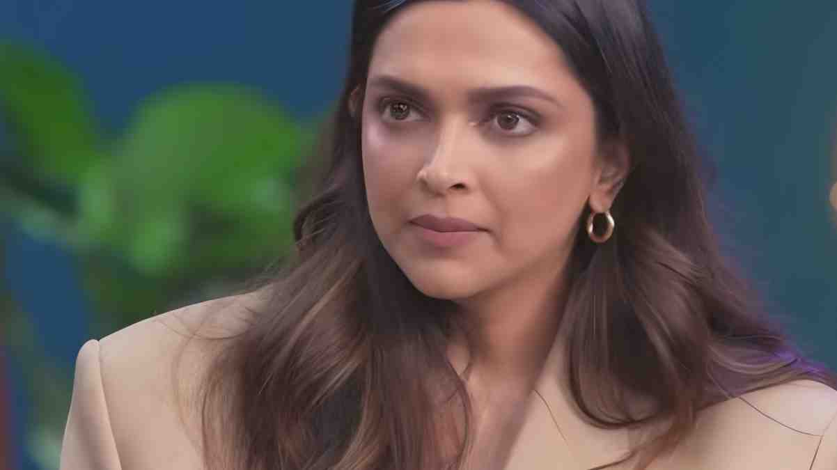 No Mercy For Paparazzi: Deepika Padukone'S Stern Warning To Fan Recording Dua At Airport 1 no mercy for paparazzi deepika padukone's stern warning to fan recording dua at airport