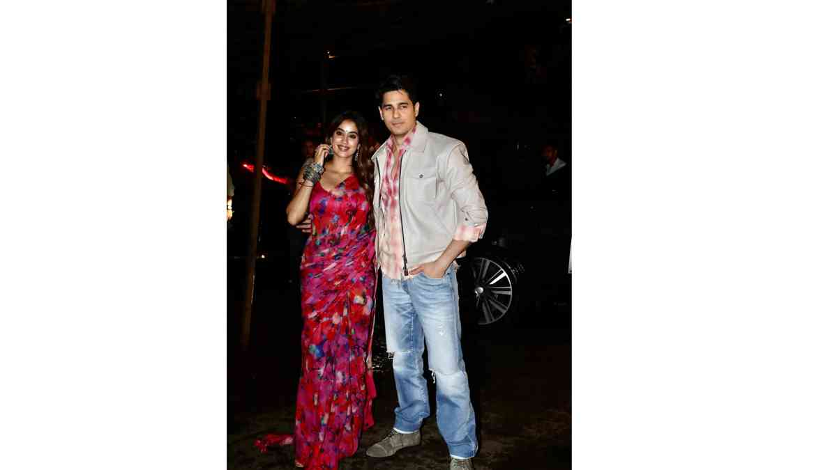 Param Sundari'S First Look Revealed! Janhvi Kapoor Stuns In Floral Saree With Sidharth Malhotra 1 untitled
