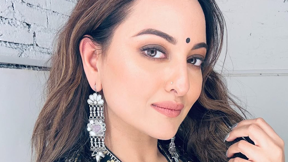 Sonakshi Sinha's Sassy Response to Being Called 'Aunty' Will Leave You LOL! Sonakshi Sinha's Sassy Response to Being Called 'Aunty' Will Leave You LOL!