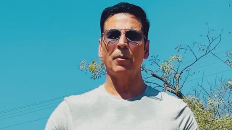 Akshay Kumar’s Respectful Gesture at Dharmendra Ji’s Funeral Will Leave You Emotional