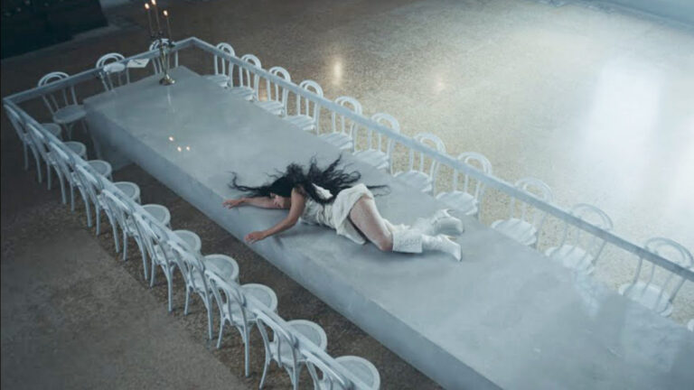 Charli xcx – Chains of Love Song Lyrics