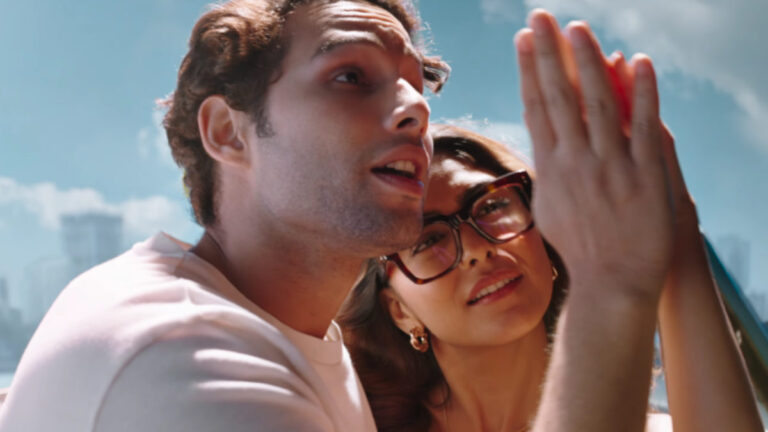 Do Deewane Seher Mein – Aasma Aasma Song Lyrics starring Siddhant Chaturvedi, Mrunal Thakur