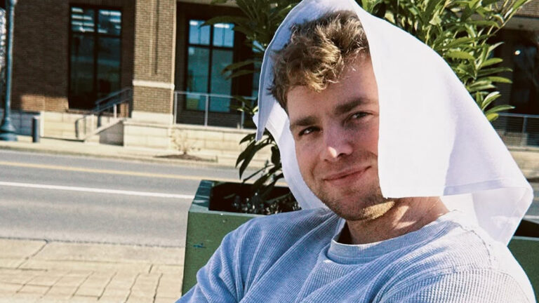 Alex Warren Explains His Grammy Audio Malfunction 