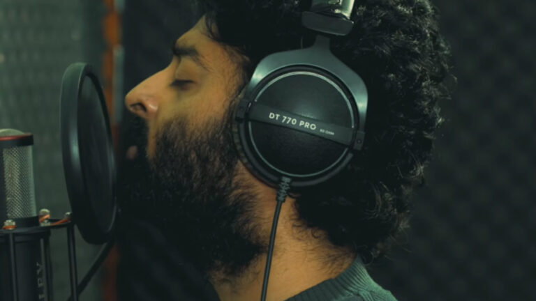 Ek Din Title Track Song Lyrics starring Arijit Singh, Sai Pallavi, Junaid Khan