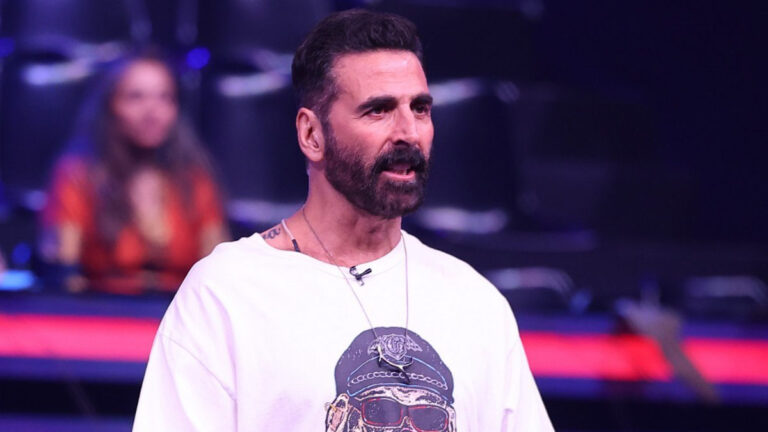 Fan Confesses Love for Shah Rukh Khan and Akshay Kumar Has the Best Reply!