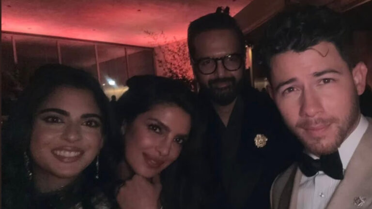 Oscar Night Magic: Priyanka Chopra, Isha Ambani, Anand Piramal Pose While Nick Jonas Captures Selfie!