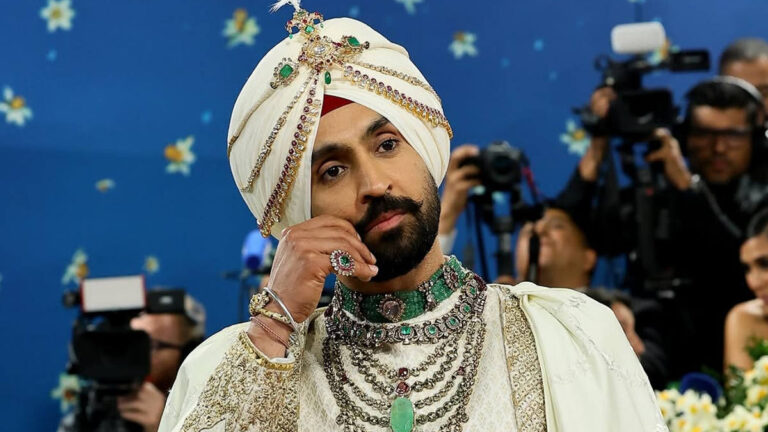Diljit Dosanjh Gets Emotional on Stage Reveals He Faces Criticism Everywhere