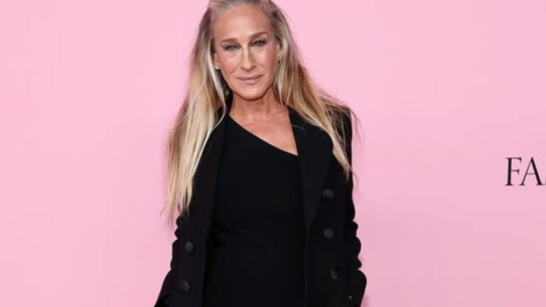 Sarah Jessica Parker Proves the Knicks Are New York’s Biggest Family Obsession